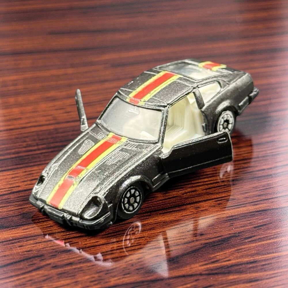 1980s Nissan Datsun Fairlady 280Z-T Sports Car JRI Road Machines 1/64 Scale